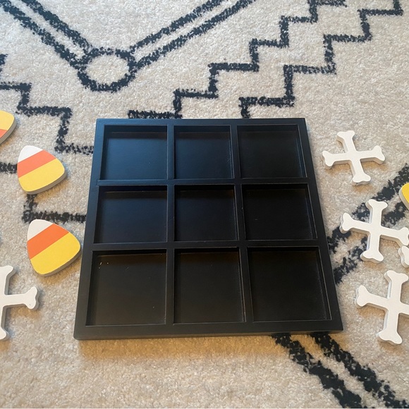 Adams & Co Halloween Tic Tac Toe Decoration and Game - Picture 2 of 4